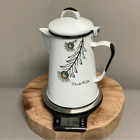 🟢 Vintage Frida Kahlo enamel coffee pot kettle - Extremely Gently Used Condition - Picture 13 of 13
